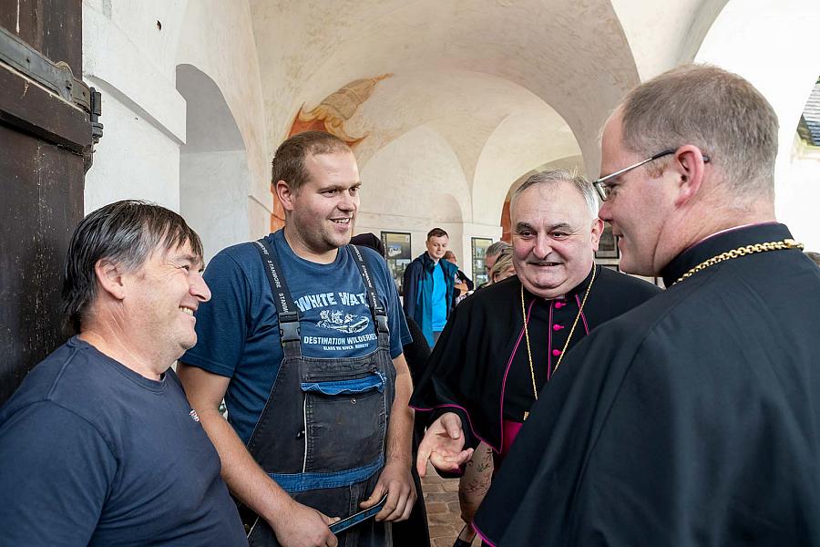 Slavnostní zpívaná mše u příležitosti svátku Povýšení sv. Kříže a svěcení zvonu v kapli na Křížové hoře 14.9.2019