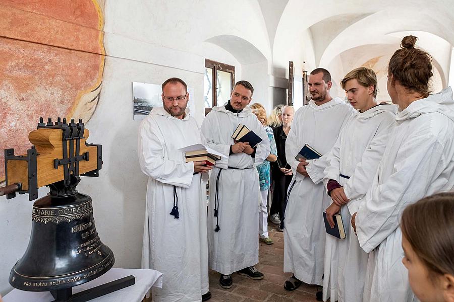 Slavnostní zpívaná mše u příležitosti svátku Povýšení sv. Kříže a svěcení zvonu v kapli na Křížové hoře 14.9.2019