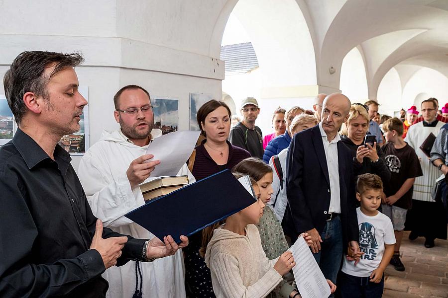 Slavnostní zpívaná mše u příležitosti svátku Povýšení sv. Kříže a svěcení zvonu v kapli na Křížové hoře 14.9.2019