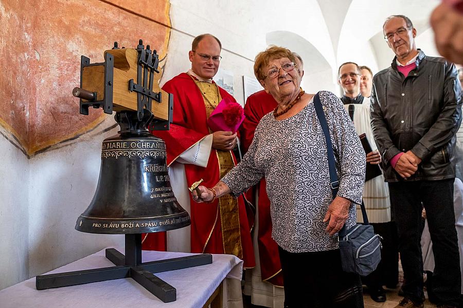 Slavnostní zpívaná mše u příležitosti svátku Povýšení sv. Kříže a svěcení zvonu v kapli na Křížové hoře 14.9.2019