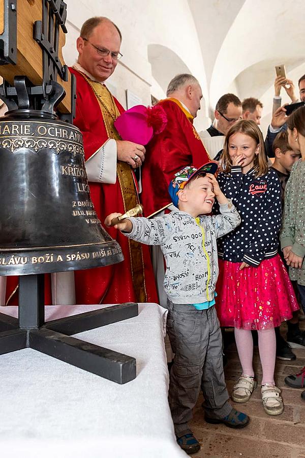 Slavnostní zpívaná mše u příležitosti svátku Povýšení sv. Kříže a svěcení zvonu v kapli na Křížové hoře 14.9.2019