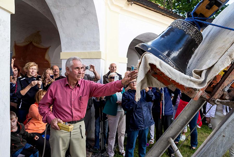 Slavnostní zpívaná mše u příležitosti svátku Povýšení sv. Kříže a svěcení zvonu v kapli na Křížové hoře 14.9.2019