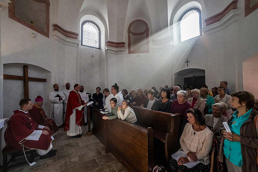 Slavnostní zpívaná mše u příležitosti svátku Povýšení sv. Kříže a svěcení zvonu v kapli na Křížové hoře 14.9.2019