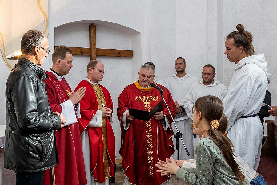 Slavnostní zpívaná mše u příležitosti svátku Povýšení sv. Kříže a svěcení zvonu v kapli na Křížové hoře 14.9.2019