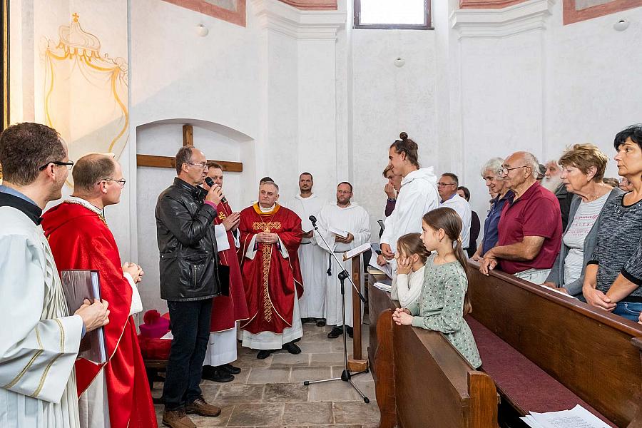 Slavnostní zpívaná mše u příležitosti svátku Povýšení sv. Kříže a svěcení zvonu v kapli na Křížové hoře 14.9.2019