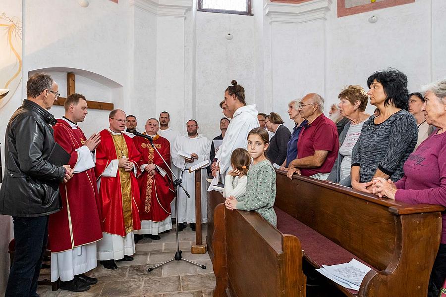 Slavnostní zpívaná mše u příležitosti svátku Povýšení sv. Kříže a svěcení zvonu v kapli na Křížové hoře 14.9.2019