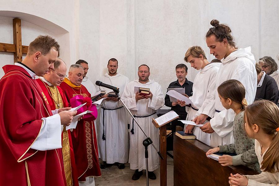 Slavnostní zpívaná mše u příležitosti svátku Povýšení sv. Kříže a svěcení zvonu v kapli na Křížové hoře 14.9.2019