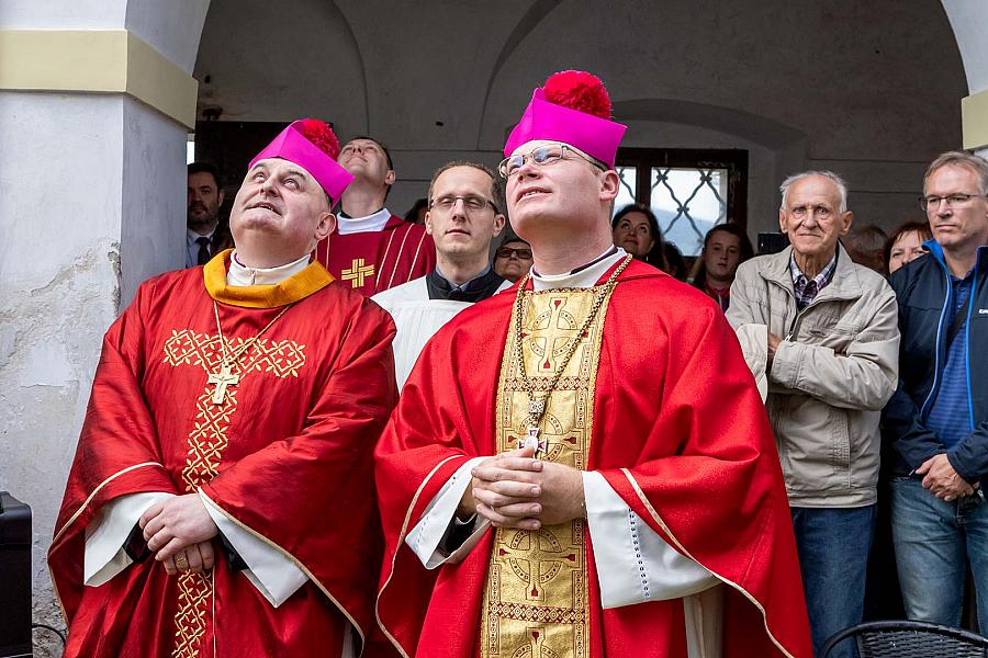 Slavnostní zpívaná mše u příležitosti svátku Povýšení sv. Kříže a svěcení zvonu v kapli na Křížové hoře 14.9.2019