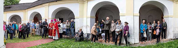 SlavnostnÃ­ mÅ¡e u pÅÃ­leÅ¾itosti svÃ¡tku PovÃ½Å¡enÃ­ sv. KÅÃ­Å¾e a svÄcenÃ­ zvonu v kapli na KÅÃ­Å¾ovÃ© hoÅe 14.9.2019