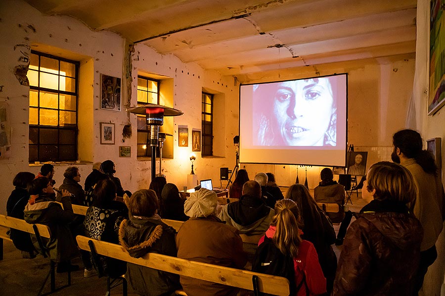 Český Krumlov - město výtvarného umění, vernisáž výstavy místních výtvarníků, Kulturní centrum Prádelna 15.11.2019