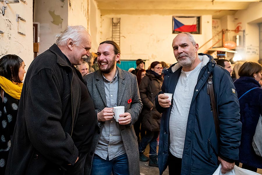 Český Krumlov - město výtvarného umění, vernisáž výstavy místních výtvarníků, Kulturní centrum Prádelna 15.11.2019