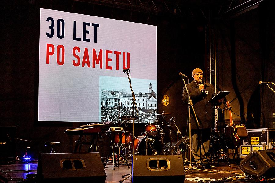 30 let po sametu - setkání lidí dobré vůle k připomenutí 30. výročí Sametové revoluce v Českém Krumlově, 17.11.2019