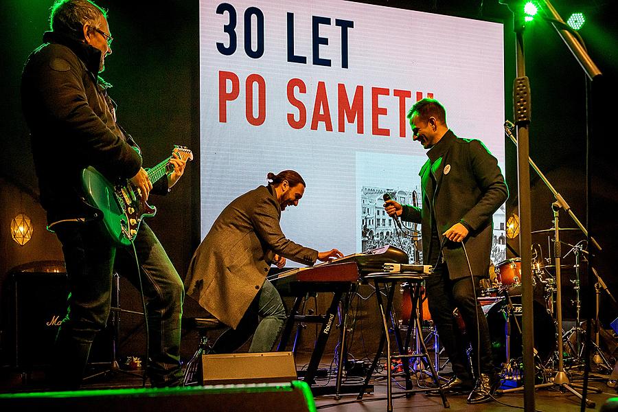 30 let po sametu - setkání lidí dobré vůle k připomenutí 30. výročí Sametové revoluce v Českém Krumlově, 17.11.2019