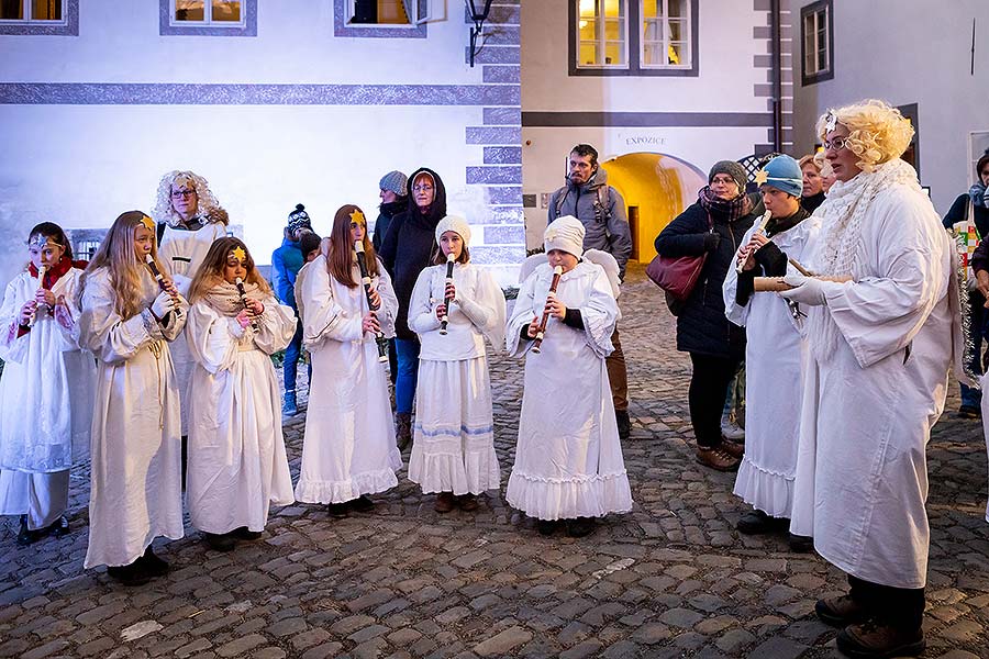 Andělský průvod městem a mikulášská nadílka v Českém Krumlově 5.12.2019