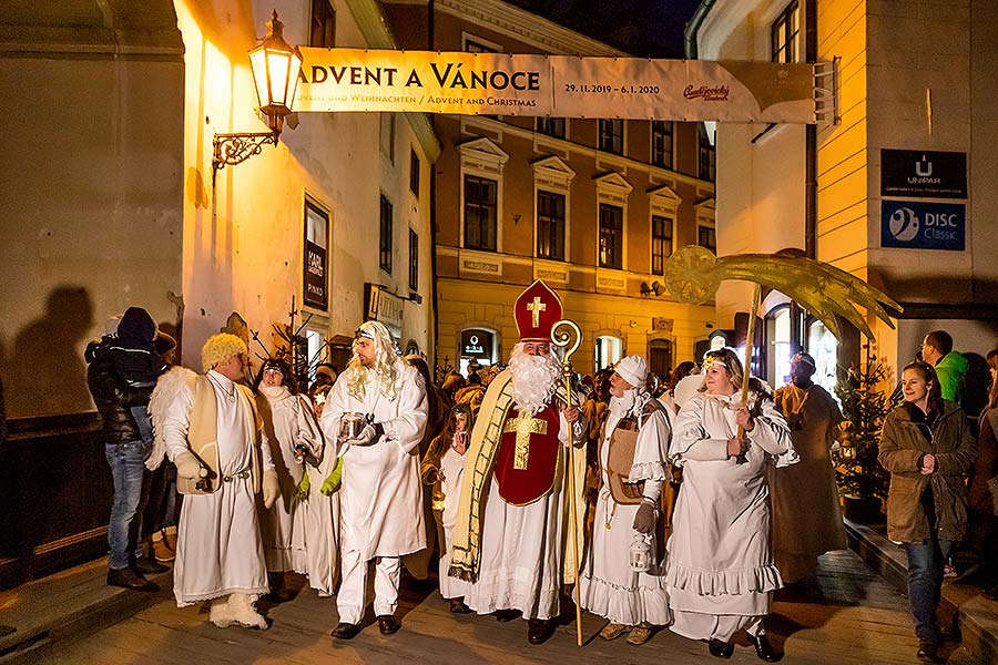 Andělský průvod městem a mikulášská nadílka v Českém Krumlově 5.12.2019