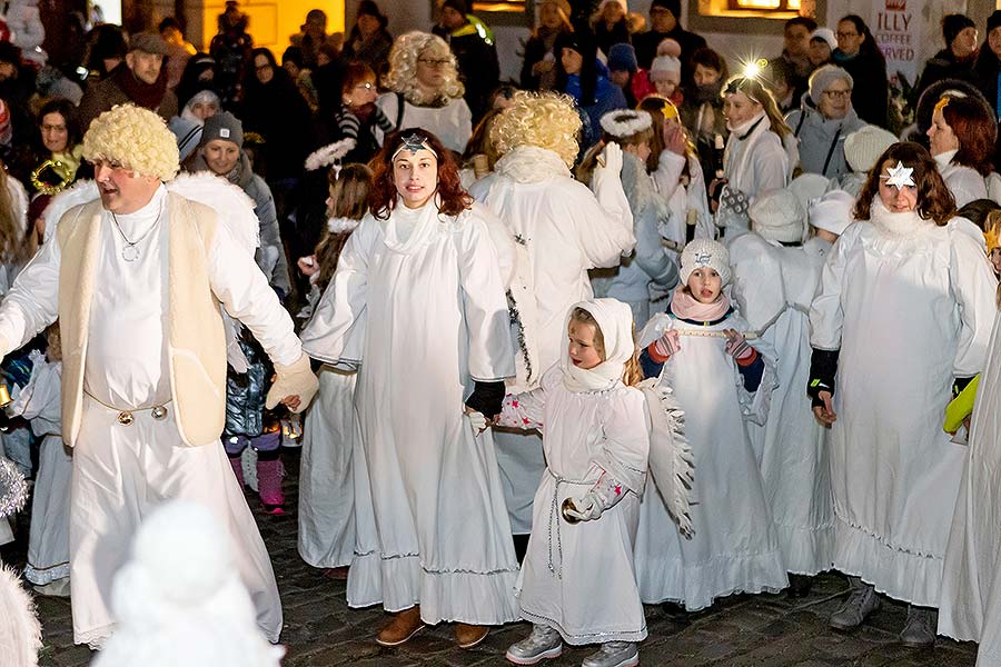 Andělský průvod městem a mikulášská nadílka v Českém Krumlově 5.12.2019
