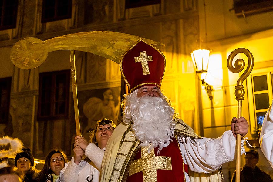 Andělský průvod městem a mikulášská nadílka v Českém Krumlově 5.12.2019