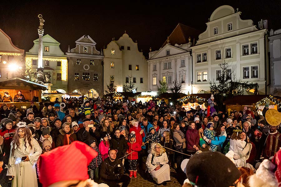 Andělský průvod městem a mikulášská nadílka v Českém Krumlově 5.12.2019