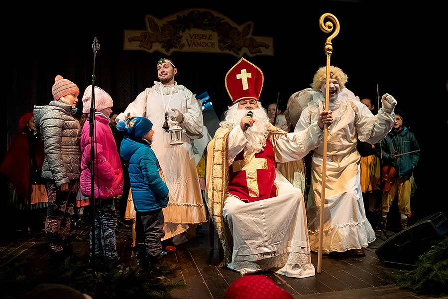 Andělský průvod městem a mikulášská nadílka v Českém Krumlově 5.12.2019