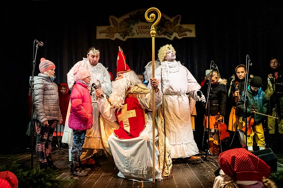 Andělský průvod městem a mikulášská nadílka v Českém Krumlově 5.12.2019