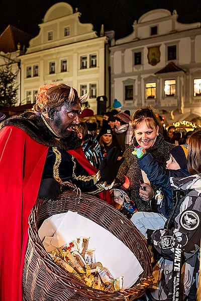 Andělský průvod městem a mikulášská nadílka v Českém Krumlově 5.12.2019