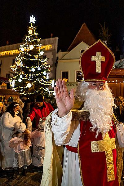 Andělský průvod městem a mikulášská nadílka v Českém Krumlově 5.12.2019