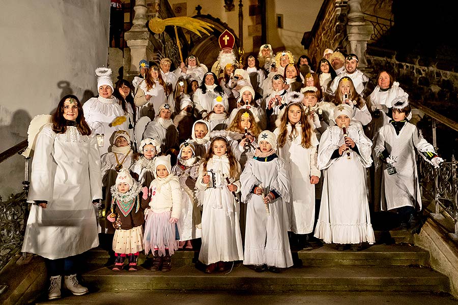 Andělský průvod městem a mikulášská nadílka v Českém Krumlově 5.12.2019