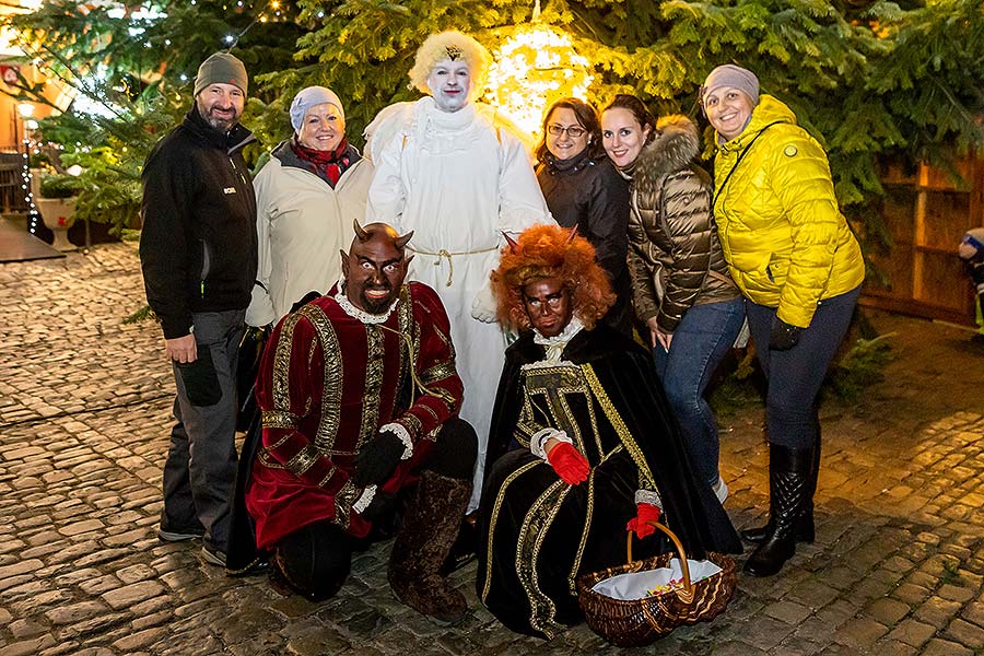 Andělský průvod městem a mikulášská nadílka v Českém Krumlově 5.12.2019