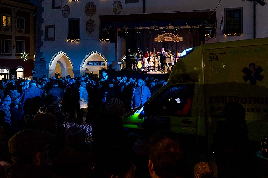 Gemeinsames Singen am Weihnachtsbaum, 3. Adventssonntag in Český Krumlov 15.12.2019