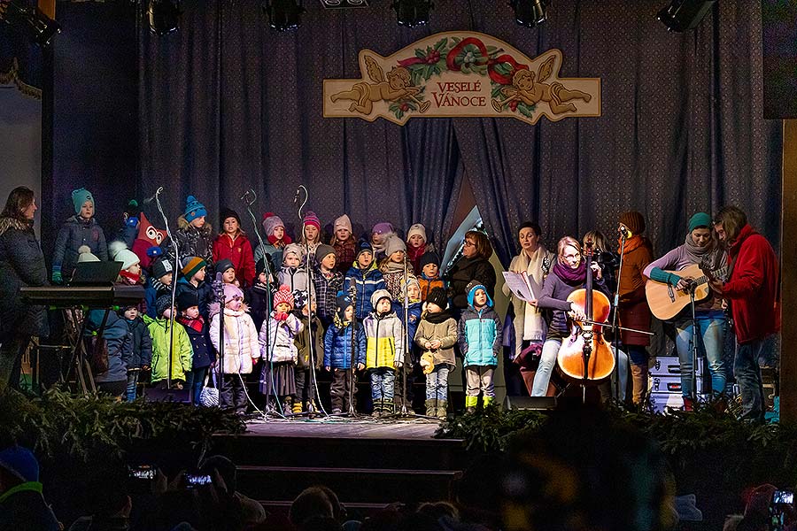 Gemeinsames Singen am Weihnachtsbaum, 3. Adventssonntag in Český Krumlov 15.12.2019