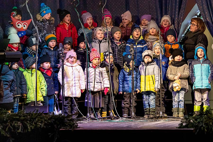 Gemeinsames Singen am Weihnachtsbaum, 3. Adventssonntag in Český Krumlov 15.12.2019