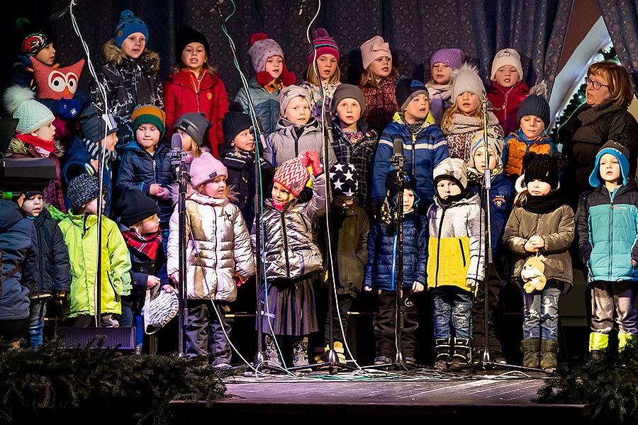 Gemeinsames Singen am Weihnachtsbaum, 3. Adventssonntag in Český Krumlov 15.12.2019