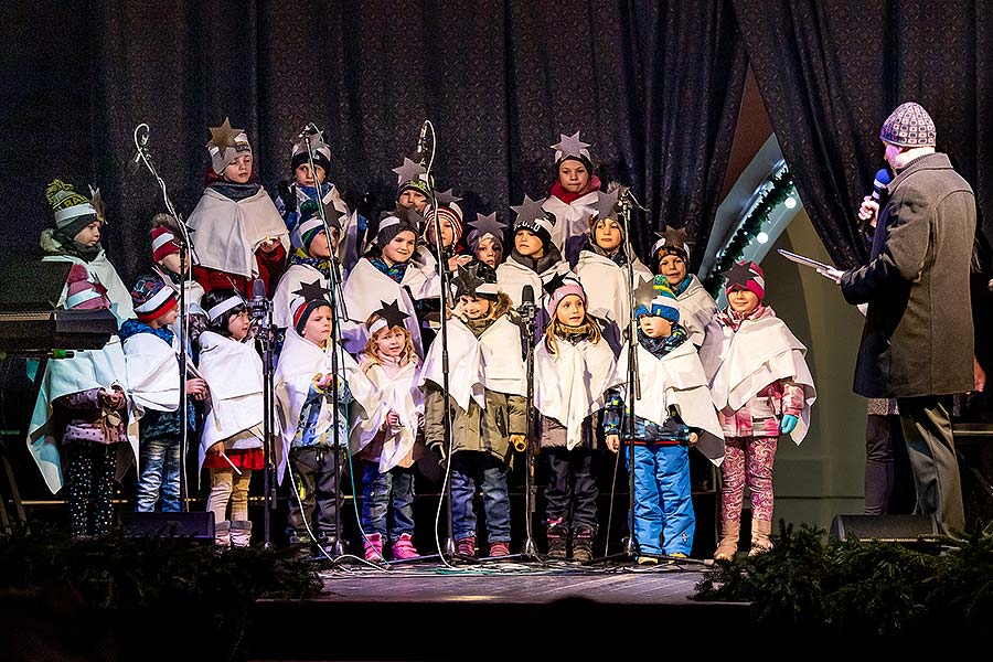 Gemeinsames Singen am Weihnachtsbaum, 3. Adventssonntag in Český Krumlov 15.12.2019