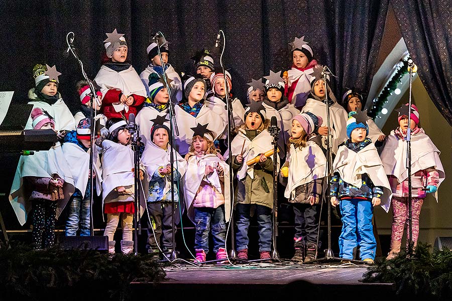 Gemeinsames Singen am Weihnachtsbaum, 3. Adventssonntag in Český Krumlov 15.12.2019