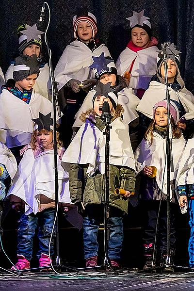 Společné zpívání u vánočního stromu, 3. adventní neděle v Českém Krumlově 15.12.2019