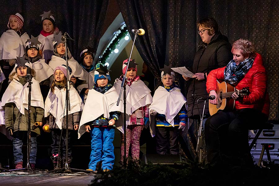 Gemeinsames Singen am Weihnachtsbaum, 3. Adventssonntag in Český Krumlov 15.12.2019