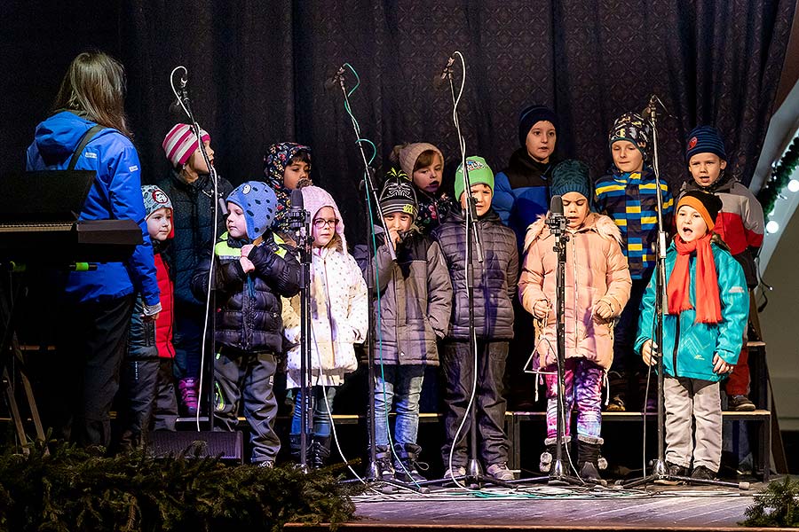 Gemeinsames Singen am Weihnachtsbaum, 3. Adventssonntag in Český Krumlov 15.12.2019