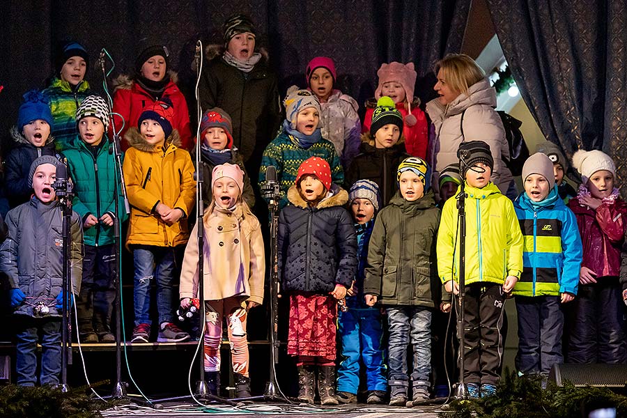 Gemeinsames Singen am Weihnachtsbaum, 3. Adventssonntag in Český Krumlov 15.12.2019