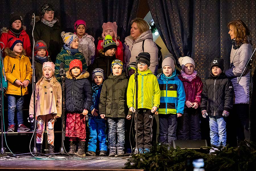 Joint Singing by the Christmas Tree, 3rd Advent Sunday in Český Krumlov 15.12.2019