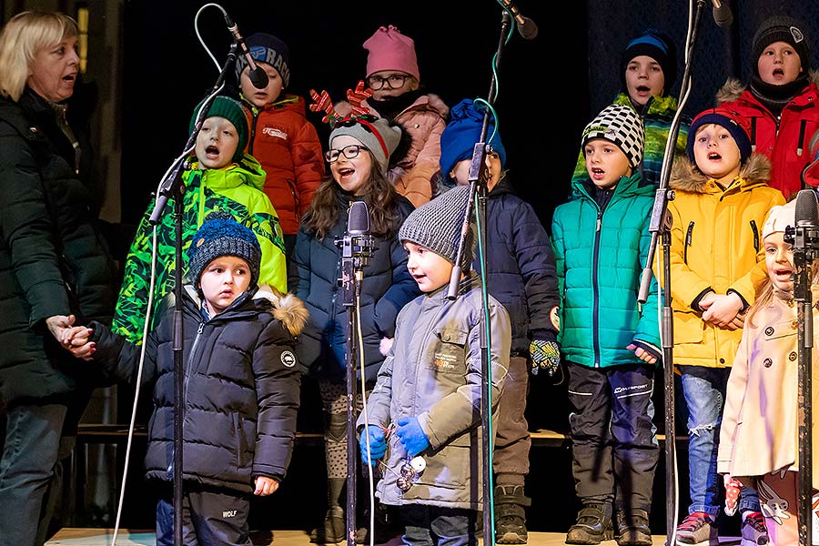 Joint Singing by the Christmas Tree, 3rd Advent Sunday in Český Krumlov 15.12.2019