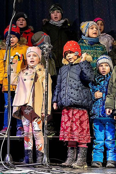 Gemeinsames Singen am Weihnachtsbaum, 3. Adventssonntag in Český Krumlov 15.12.2019