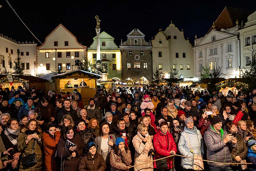 Gemeinsames Singen am Weihnachtsbaum, 3. Adventssonntag in Český Krumlov 15.12.2019