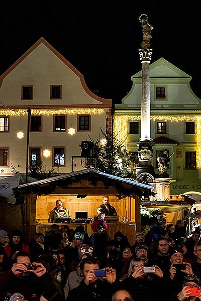 Gemeinsames Singen am Weihnachtsbaum, 3. Adventssonntag in Český Krumlov 15.12.2019