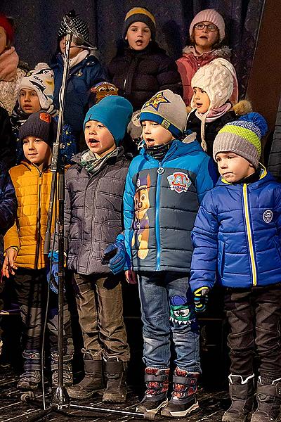 Gemeinsames Singen am Weihnachtsbaum, 3. Adventssonntag in Český Krumlov 15.12.2019