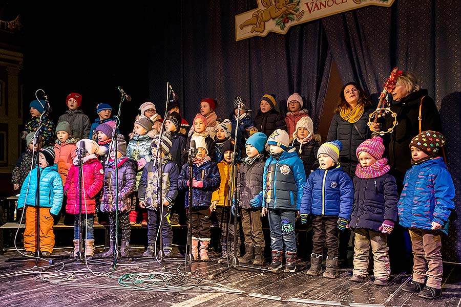 Společné zpívání u vánočního stromu, 3. adventní neděle v Českém Krumlově 15.12.2019