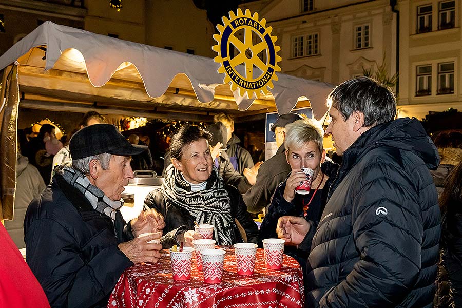 Gemeinsames Singen am Weihnachtsbaum, 3. Adventssonntag in Český Krumlov 15.12.2019