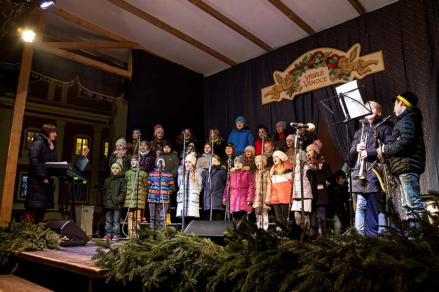 Joint Singing by the Christmas Tree, 3rd Advent Sunday in Český Krumlov 15.12.2019