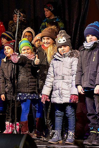 Gemeinsames Singen am Weihnachtsbaum, 3. Adventssonntag in Český Krumlov 15.12.2019