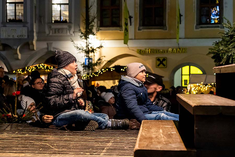 Gemeinsames Singen am Weihnachtsbaum, 3. Adventssonntag in Český Krumlov 15.12.2019