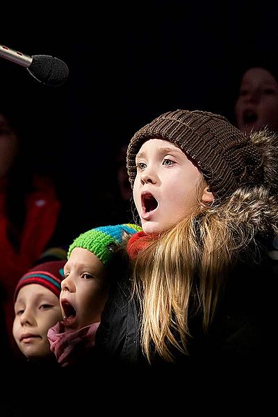 Společné zpívání u vánočního stromu, 3. adventní neděle v Českém Krumlově 15.12.2019